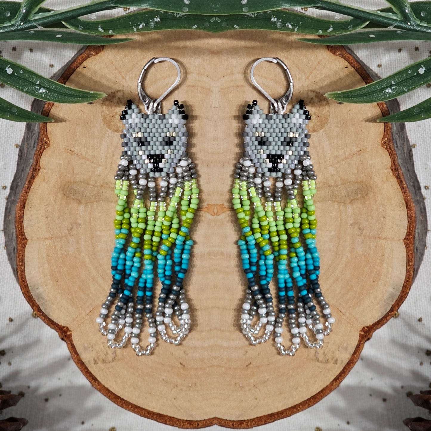 ✨NEW ✨Wild Spirit Collection 🐺 Gray Woolf Beading Earrings