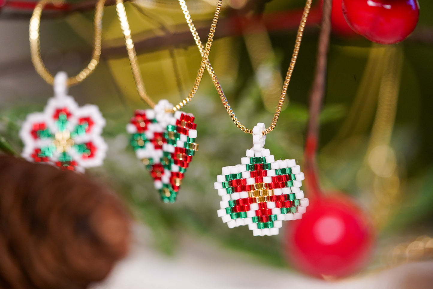 ❤️🎄NEW🎄❤️ Sound of Flowers Christmas Beaded Necklace ✨