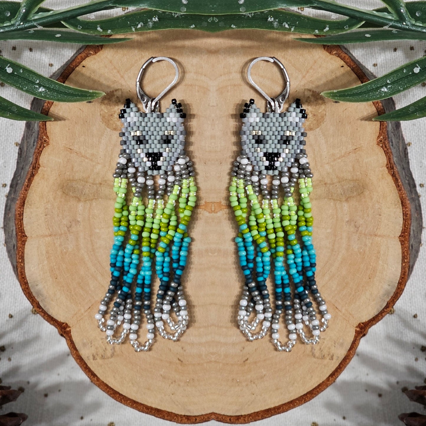 ✨NEW ✨Wild Spirit Collection 🐺 Gray Woolf Beading Earrings