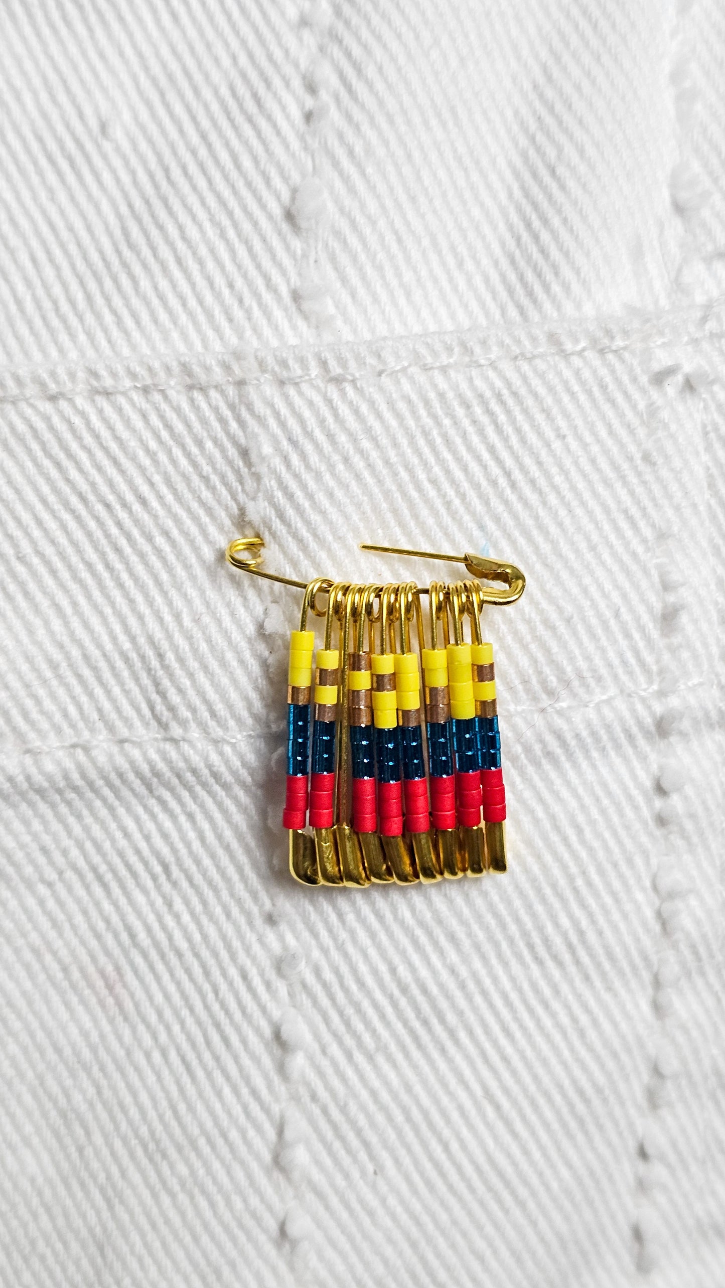 NEW 💛💙♥️⚽ Colombia Safety Pin Brooch 🇨🇴✨