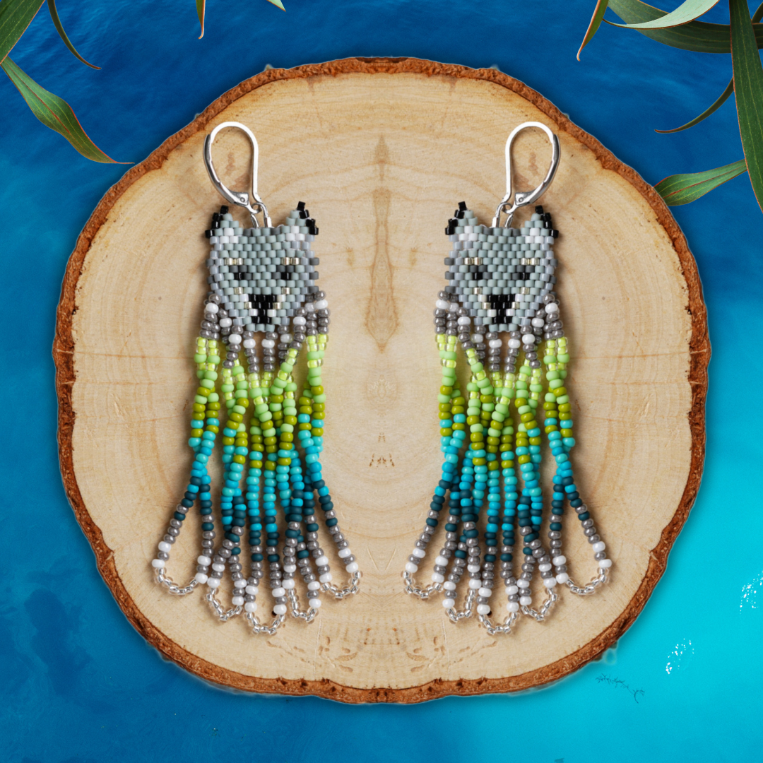 ✨NEW ✨Wild Spirit Collection 🐺 Gray Woolf Beading Earrings