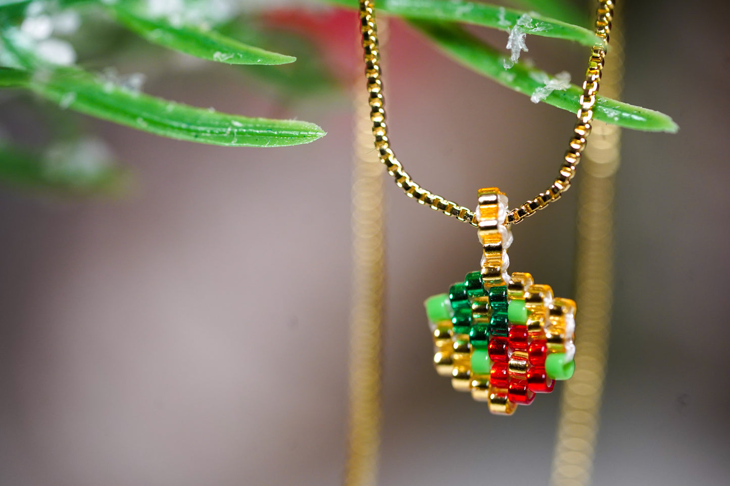 ❤️🎄NEW🎄❤️ Sound of Flowers Christmas Beaded Necklace ✨