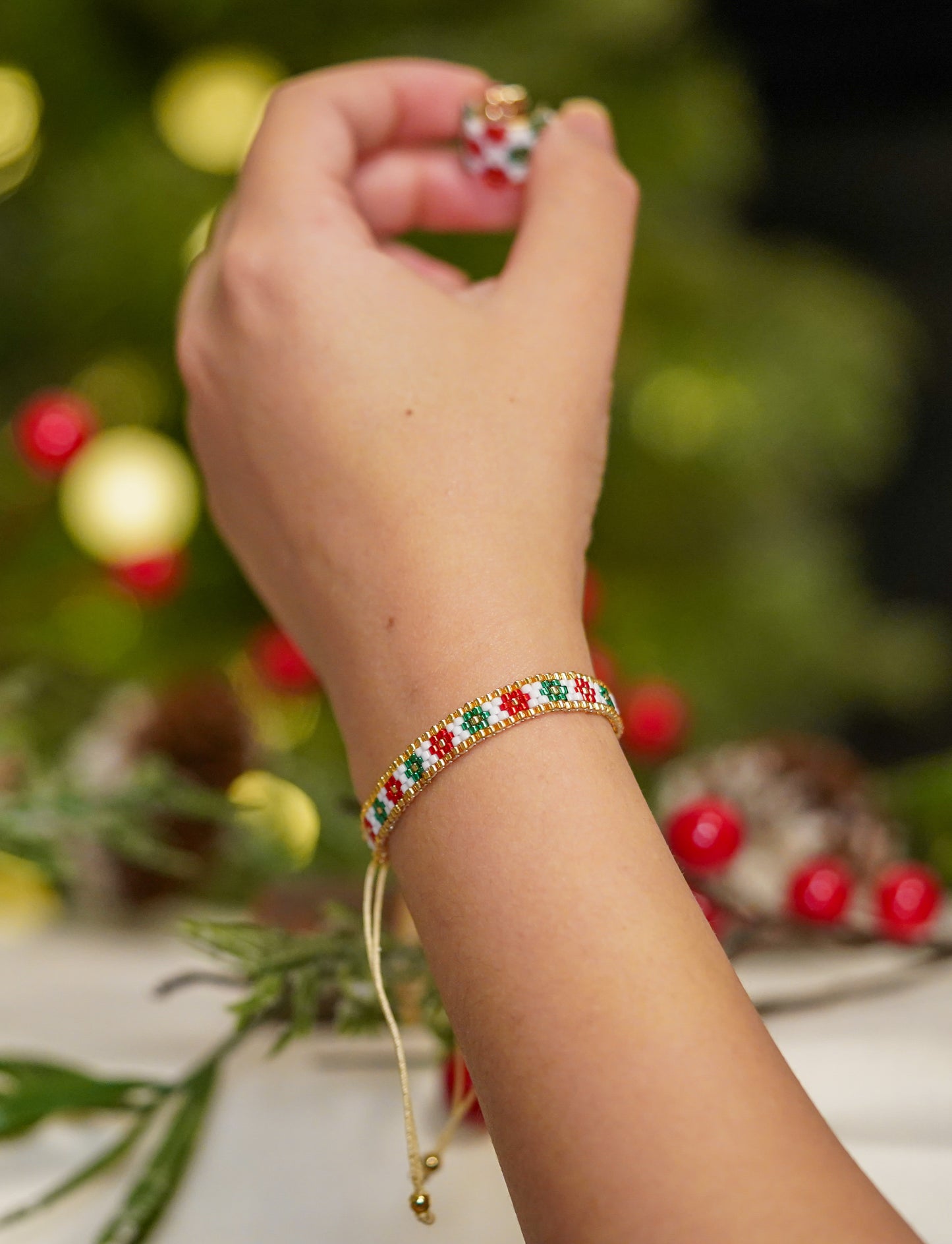 ❤️🎄NEW🎄❤️ Sound of Flowers Beaded Christmas Bracelet  ✨
