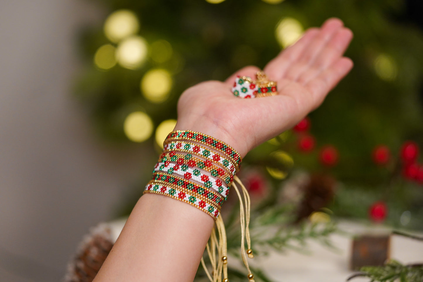 ❤️🎄NEW🎄❤️ Sound of Flowers Christmas Beaded Bracelet  ✨