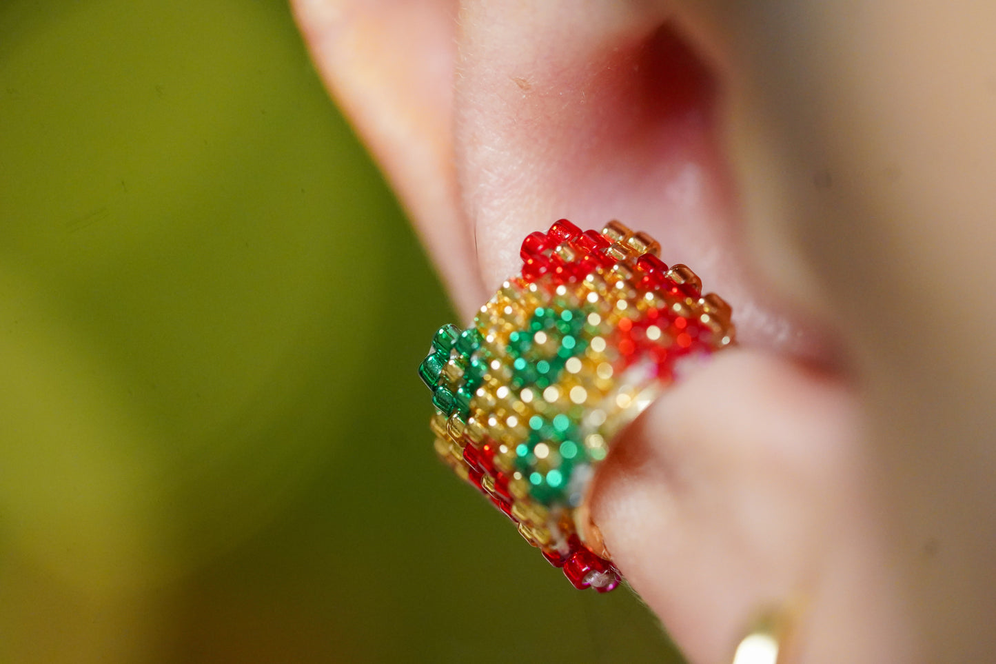 ❤️🎄NEW🎄❤️ Sound of Flowers Christmas Beaded Ear Cuff  ✨