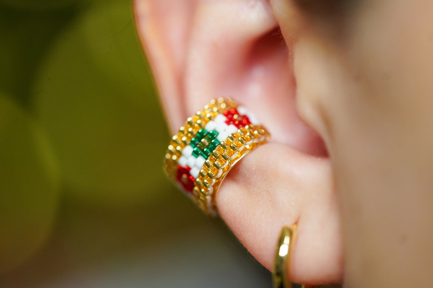 ❤️🎄NEW🎄❤️ Sound of Flowers Christmas Beaded Ear Cuff  ✨