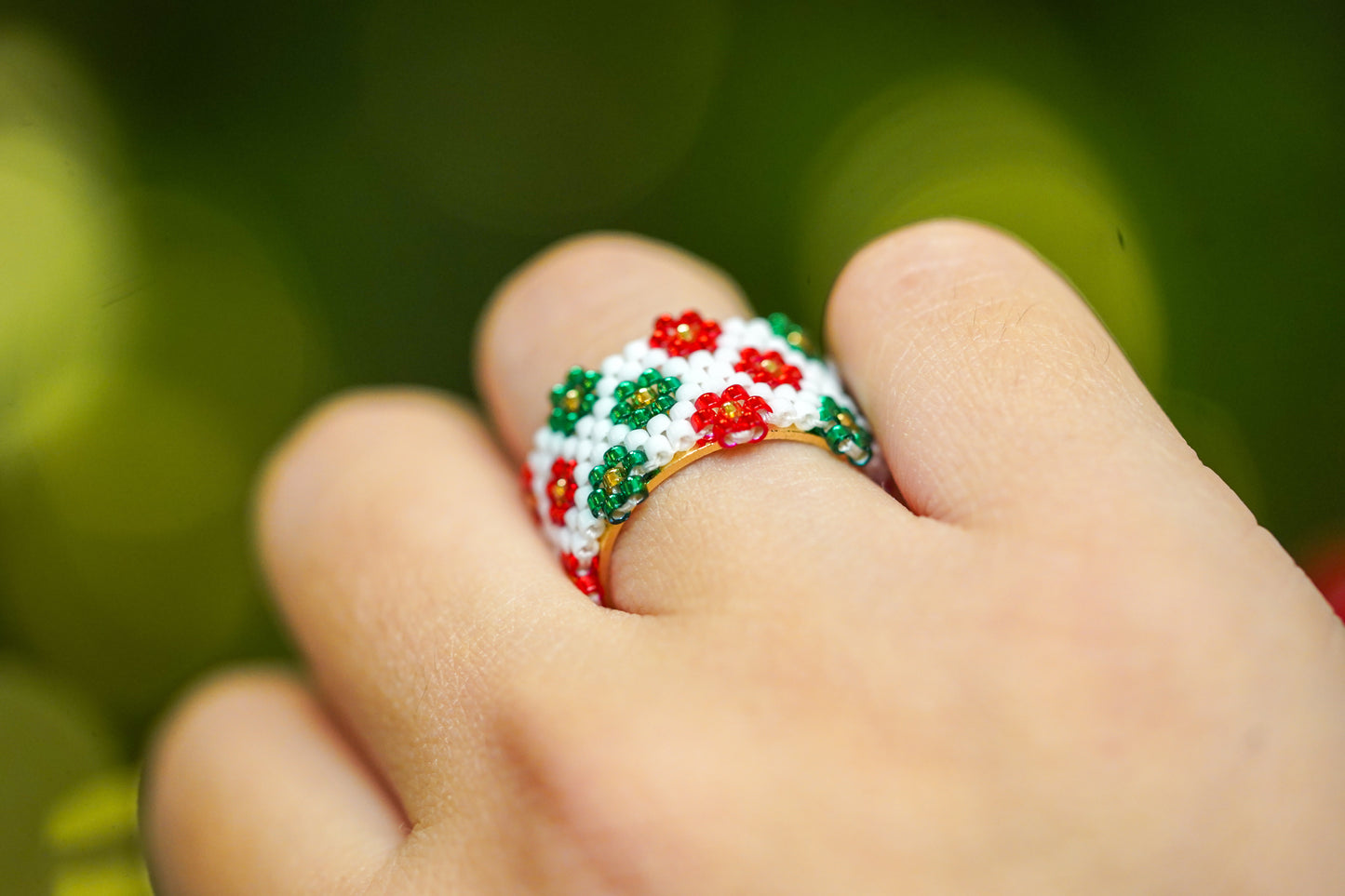 ❤️🎄NEW🎄❤️ Sound of Flowers Christmas Beaded Ring  ✨