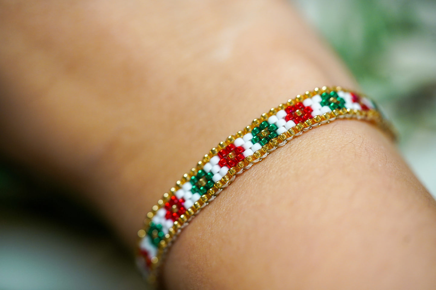 ❤️🎄NEW🎄❤️ Sound of Flowers Beaded Christmas Bracelet  ✨