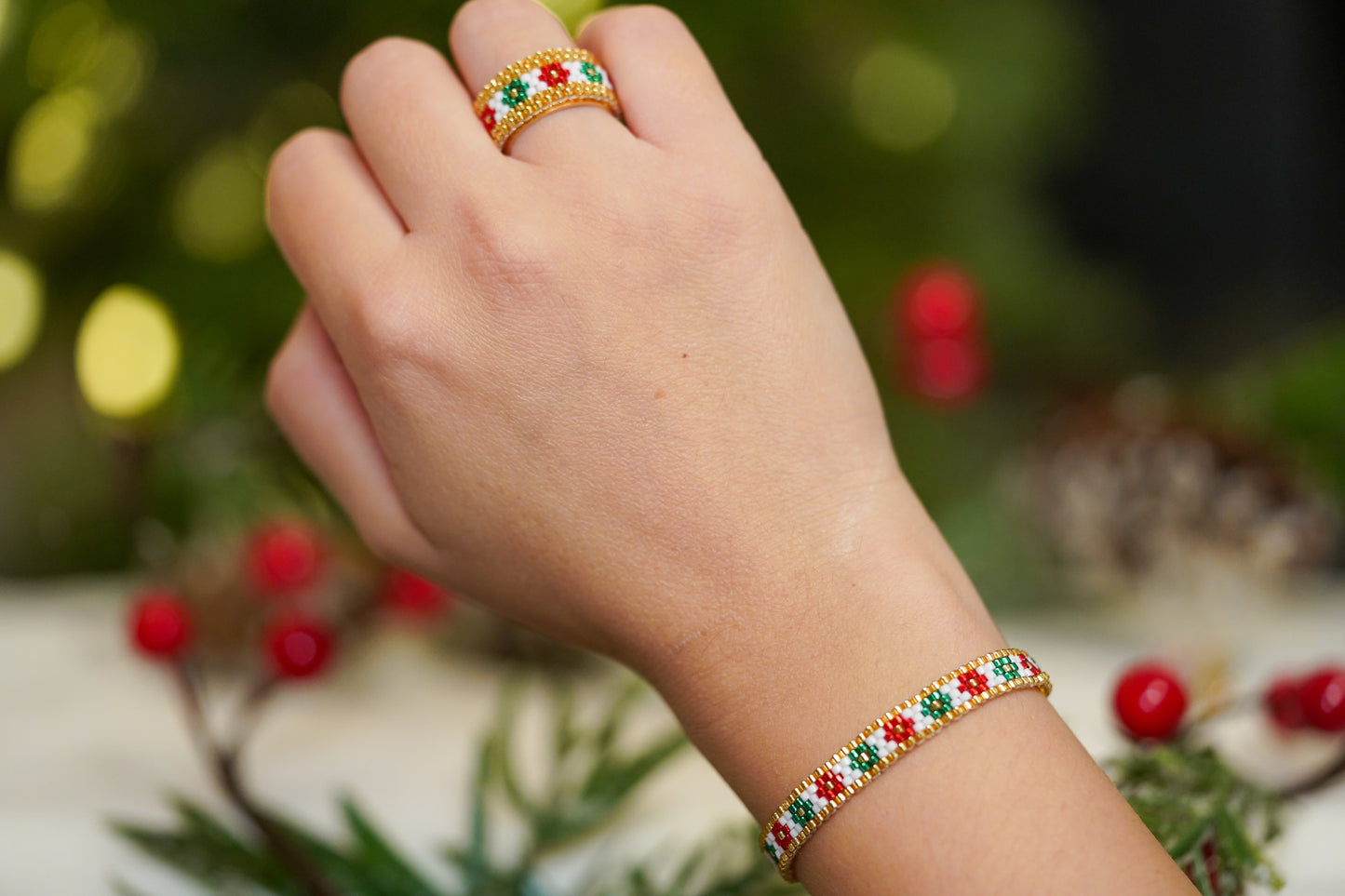 ❤️🎄NEW🎄❤️ Sound of Flowers Beaded Christmas Bracelet  ✨