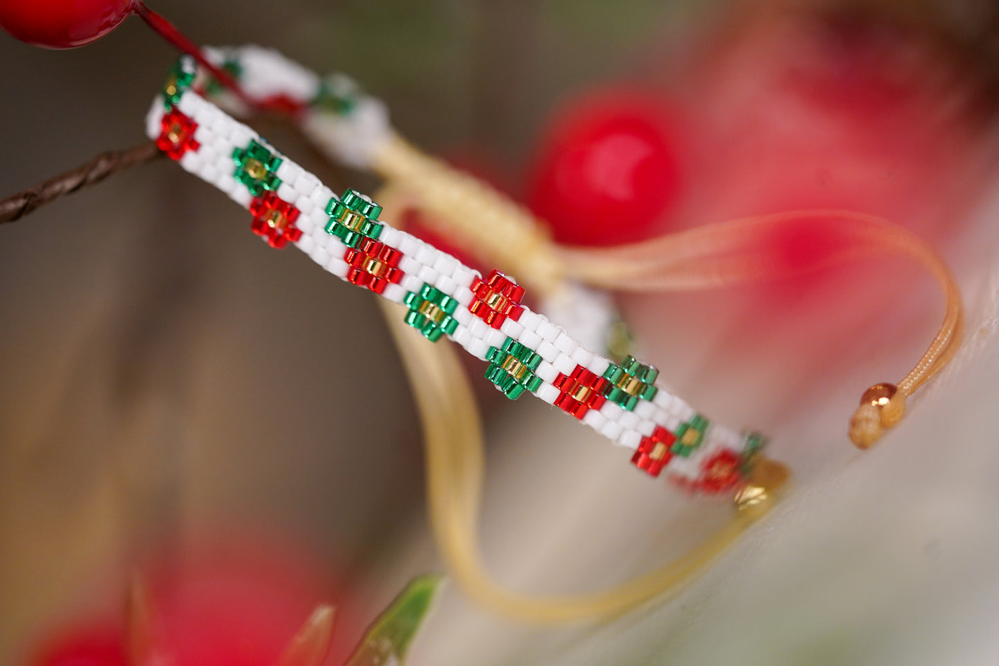 ❤️🎄NEW🎄❤️ Sound of Flowers Christmas Beaded Bracelet  ✨