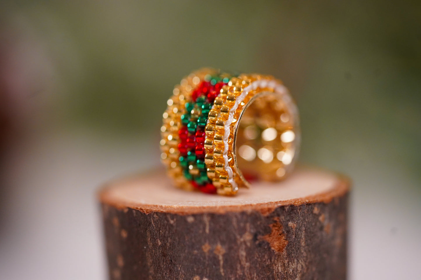 ❤️🎄NEW🎄❤️ Sound of Flowers Christmas Beaded Ear Cuff  ✨