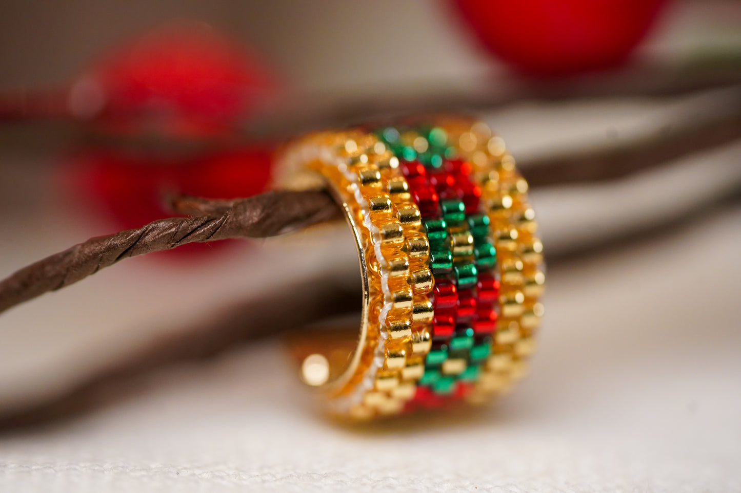 ❤️🎄NEW🎄❤️ Sound of Flowers Christmas Beaded Ear Cuff  ✨