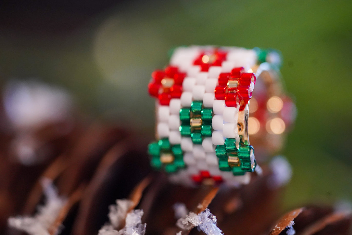 ❤️🎄NEW🎄❤️ Sound of Flowers Christmas Beaded Ear Cuff  ✨