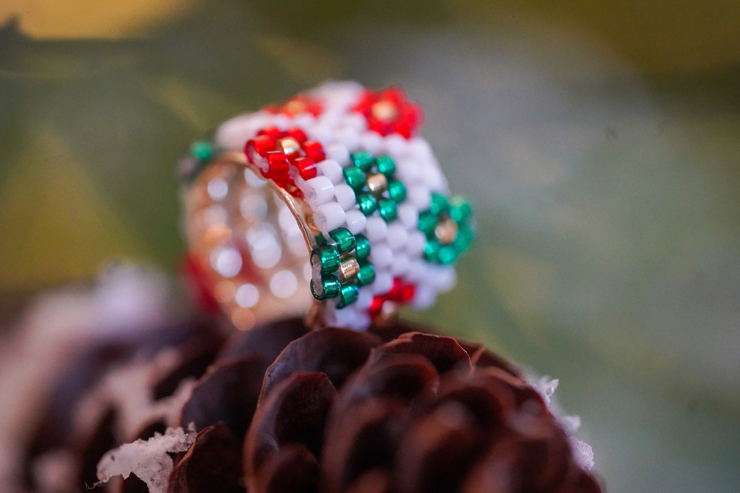 ❤️🎄NEW🎄❤️ Sound of Flowers Christmas Beaded Ear Cuff  ✨