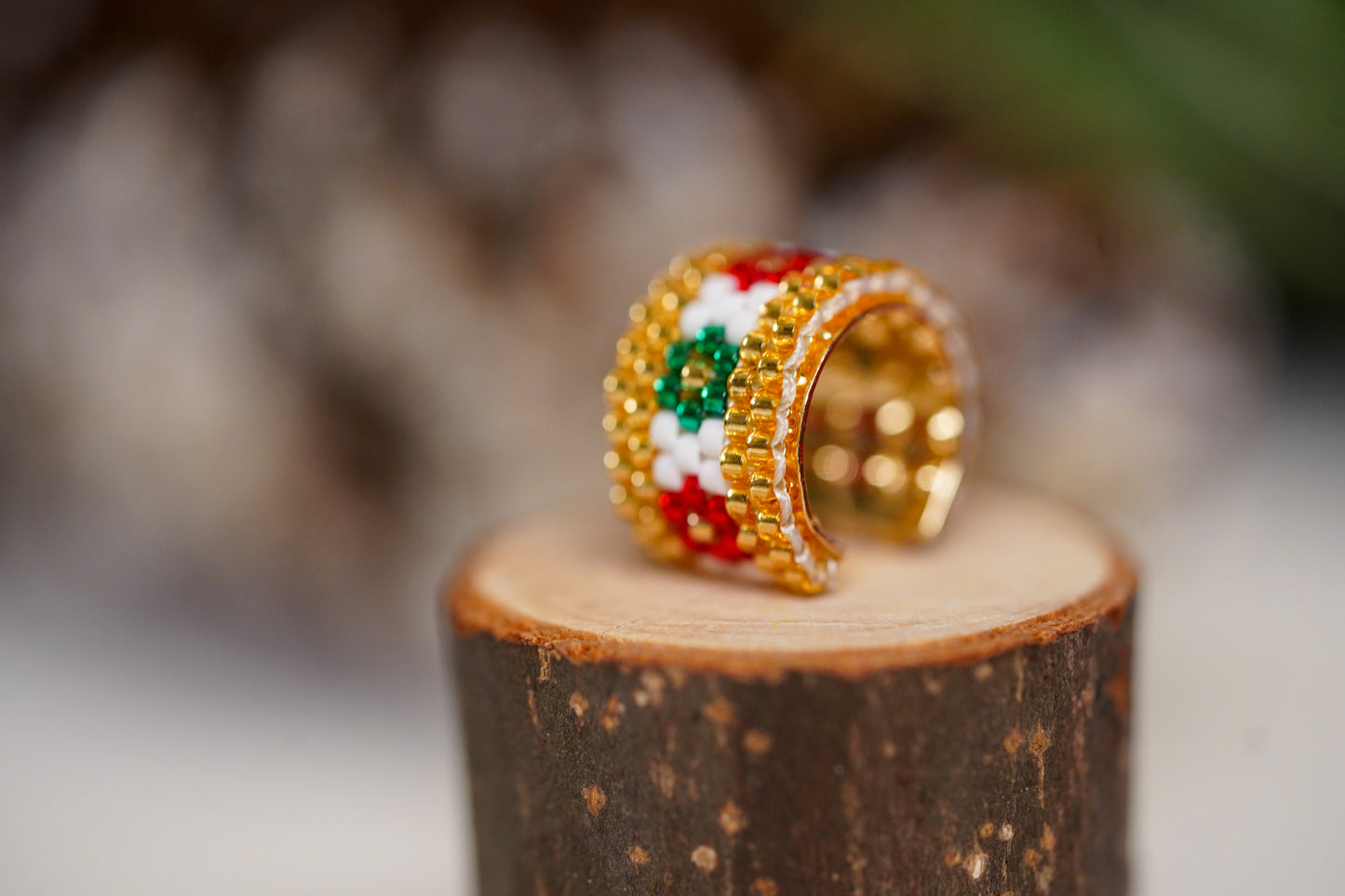 ❤️🎄NEW🎄❤️ Sound of Flowers Christmas Beaded Ear Cuff  ✨