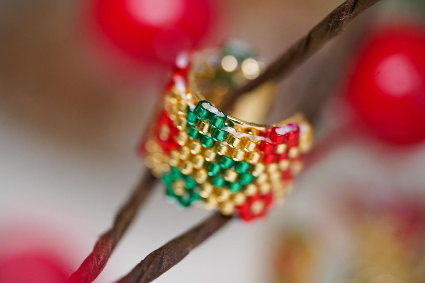 ❤️🎄NEW🎄❤️ Sound of Flowers Christmas Beaded Ear Cuff  ✨