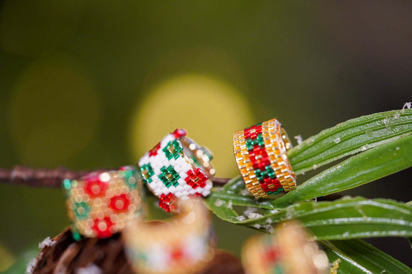❤️🎄NEW🎄❤️ Sound of Flowers Christmas Beaded Ear Cuff  ✨