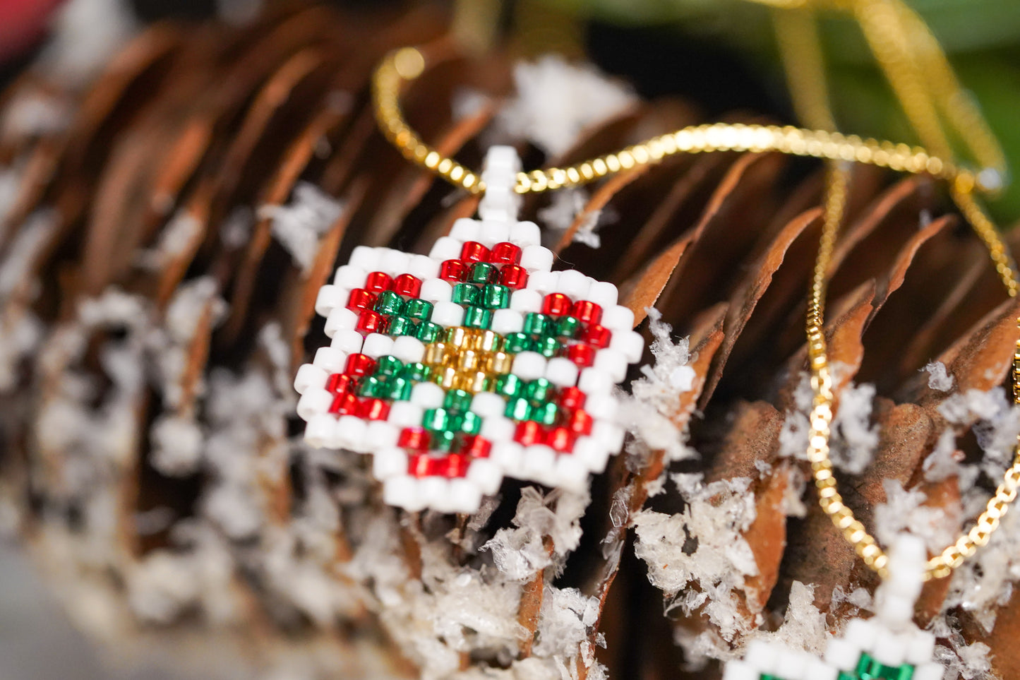 ❤️🎄NEW🎄❤️ Sound of Flowers Christmas Beaded Necklace ✨