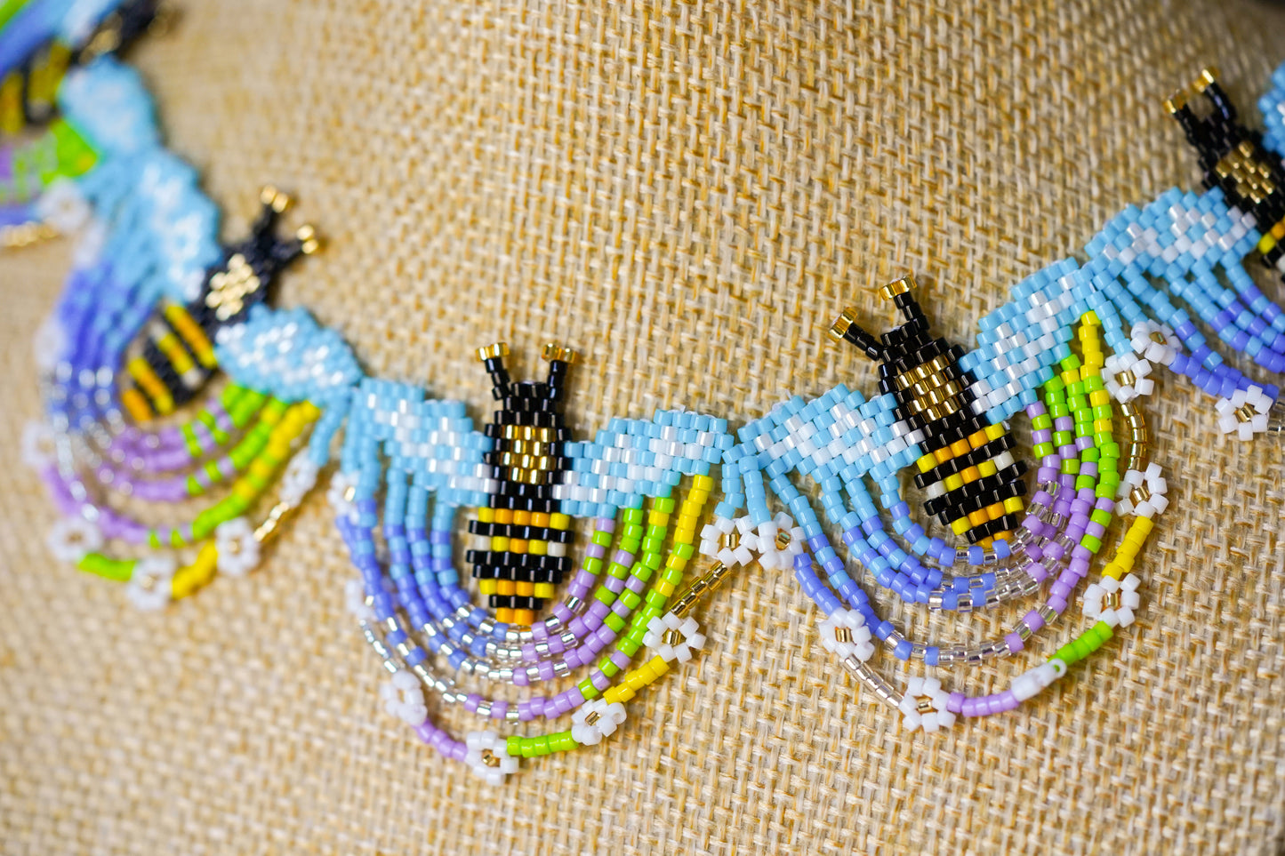 💛✨ NEW✨🐝 HIVES OF THE EARTH ✨ Dancing Bee(ad)s Necklace