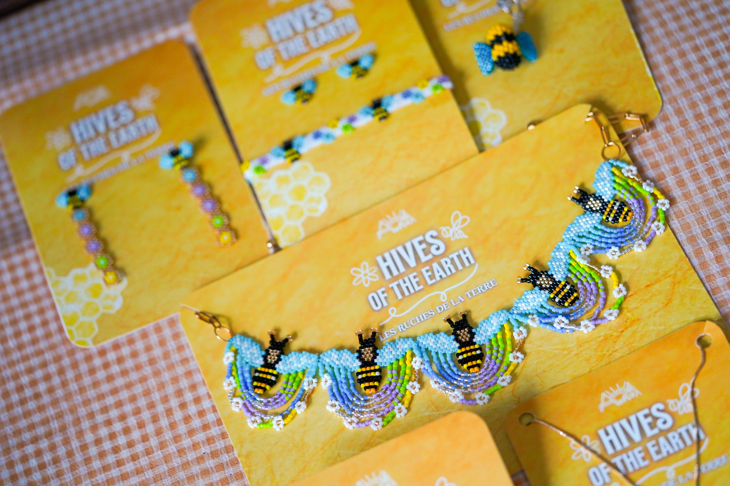 💛✨ NEW✨🐝 HIVES OF THE EARTH ✨ Dancing Bee(ad)s Necklace