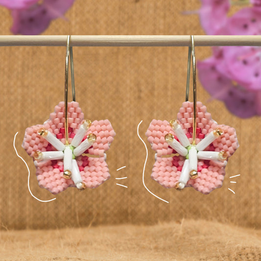 ✨NEW✨ Les fleurs du Québec 🌸 Beaded Earrings 🌸 Kalmia a feuilles étroites